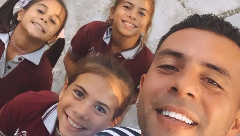 Matías Defederico junto a sus hijas: Charis, Bella y Francesca. / Foto: Instagram