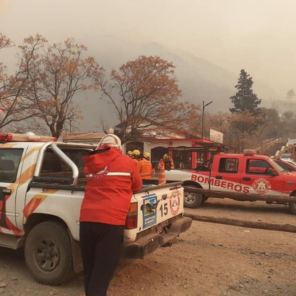 El incendio originado en el cerro Pan de Azúcar avanza hacia La Calera. (Foto: Facebook / Revista La Unión Regional).