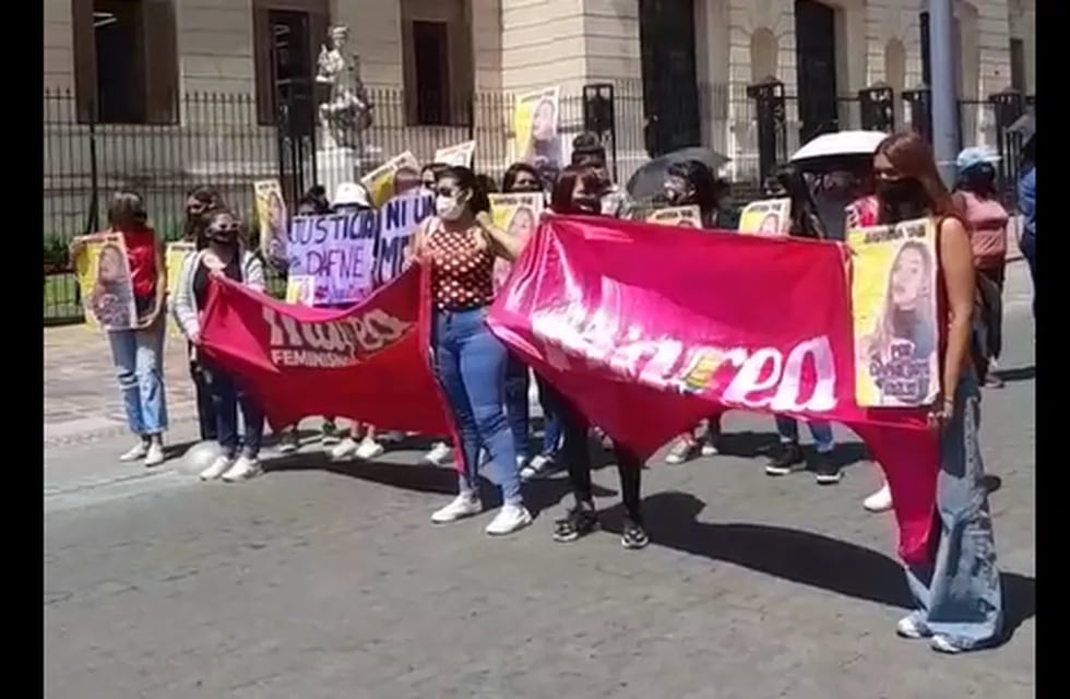 Marcha de la Multisectorial de Mujeres de Jujuy por el femicidio de la adolescente humahuaqueña Dafne Morena Soto.