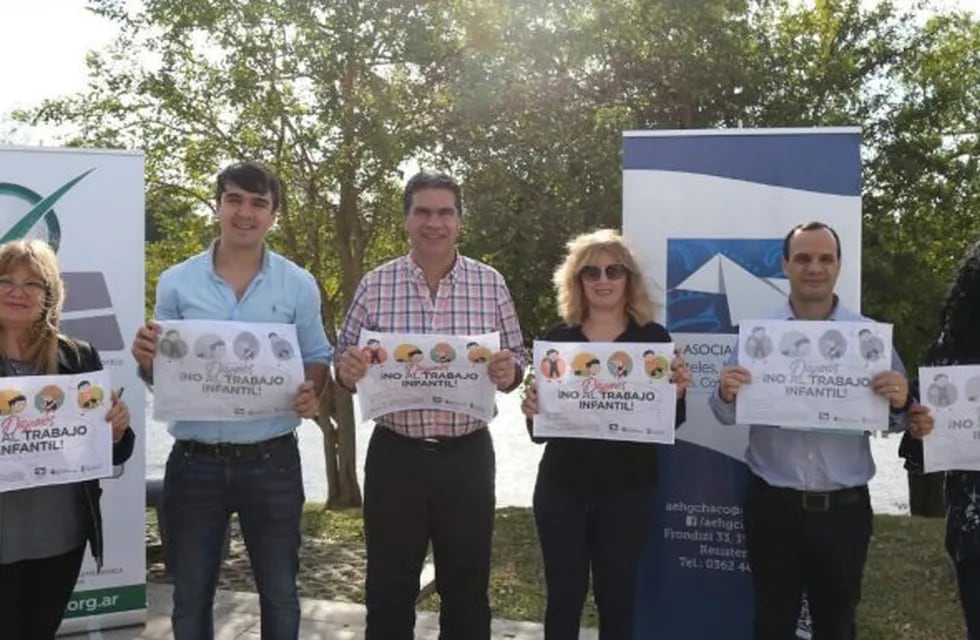 Capitanich y representantes de la Asociación, presentaron la campaña. (Prensa Municipio)