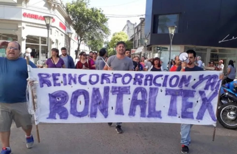 Trabajadores de Rontaltex\nCrédito: Vía Gualeguaychú