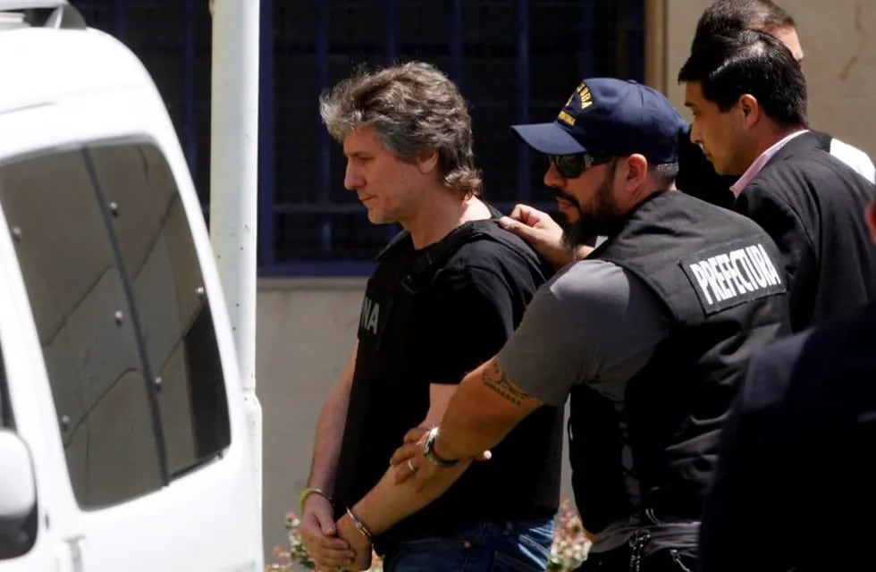 Former Argentine Vice President Amado Boudou is escorted by members of Argentina's Coastguards as he arrives to a Federal Justice building in Buenos Aires, Argentina November 3, 2017. REUTERS/Martin Acosta