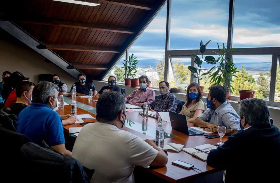 El ejecutivo de Ushuaia y los gremios se reunieron.