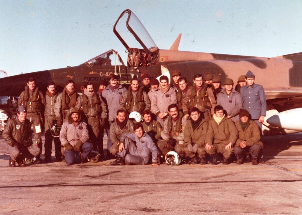 BAM Río Gallegos, 14 de junio 1982, II Escuadrón Aeromóvil, personal de pilotos, mecánicos y soldados.