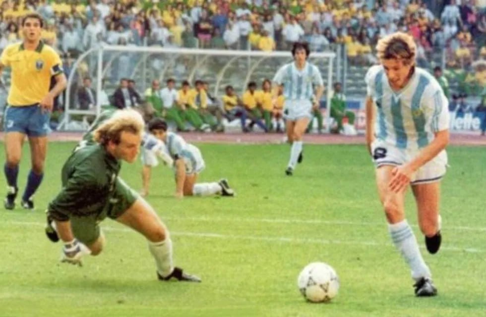 Con el gol de Caniggia Argentina eliminó a Brasil de Italia 90, en Turín (Foto: El Gráfico)