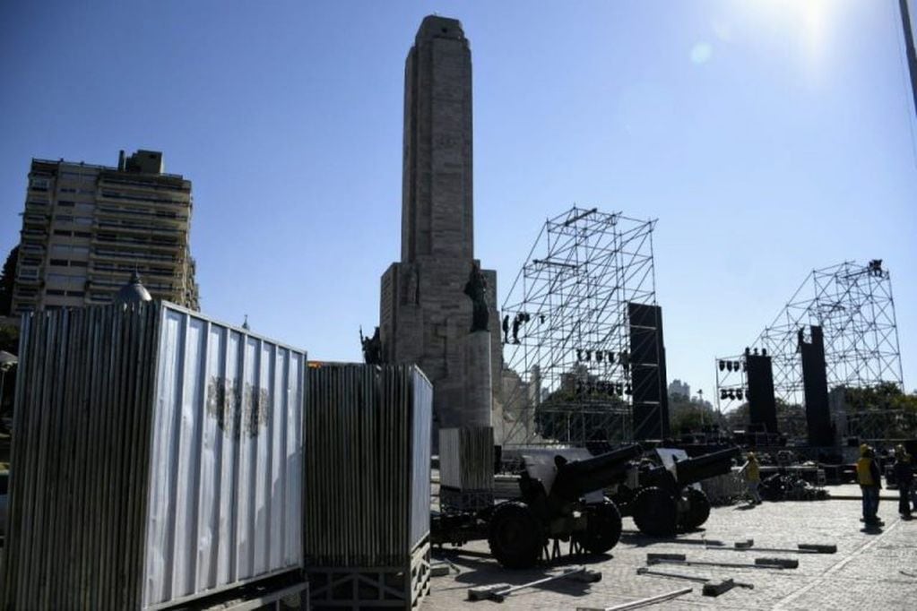 El Monumento está listo para el cierre de campaña en Rosario de Alberto y Cristina (Juan José García)