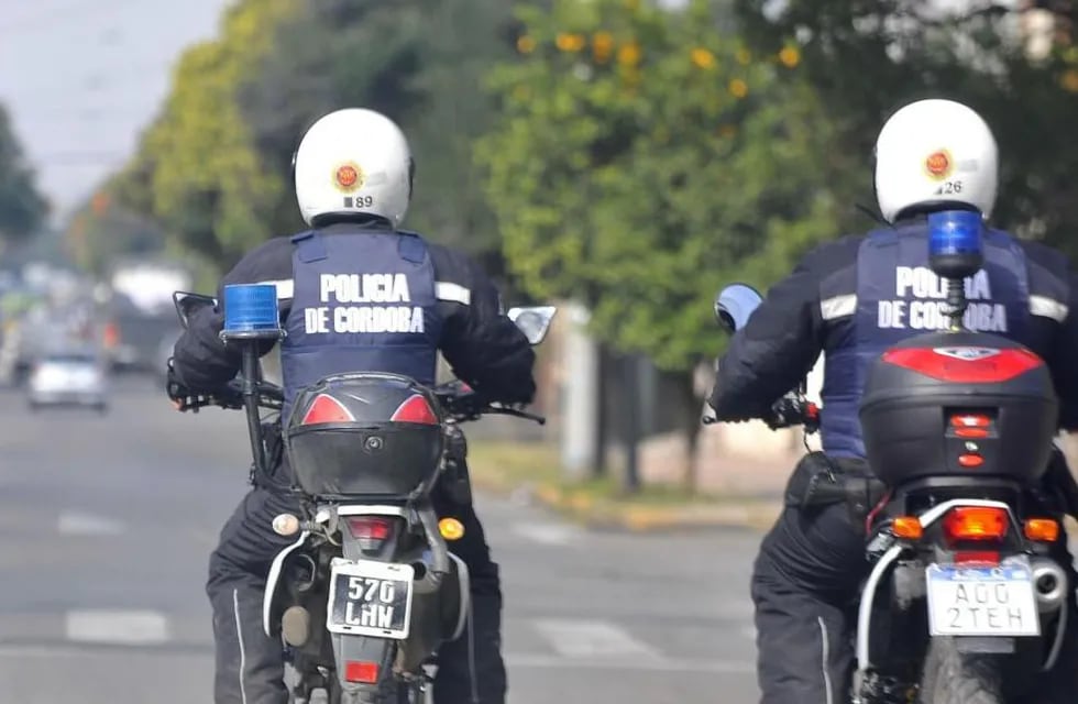 Efectivos de la División motos hallaron el auto del policía retirado que asesinaron en un robo.