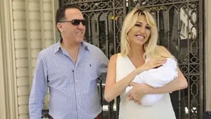 Vicky Xipolitakis y Javier Naselli con Salvador Uriel recién nacido