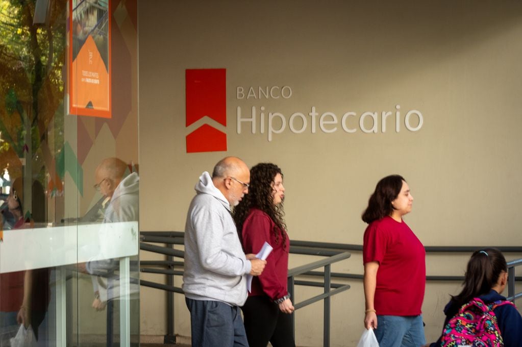Banco Hipotecario lanzó créditos para la compra, construcción y refacción de viviendas. Foto: Ignacio Blanco / Los Andes.
