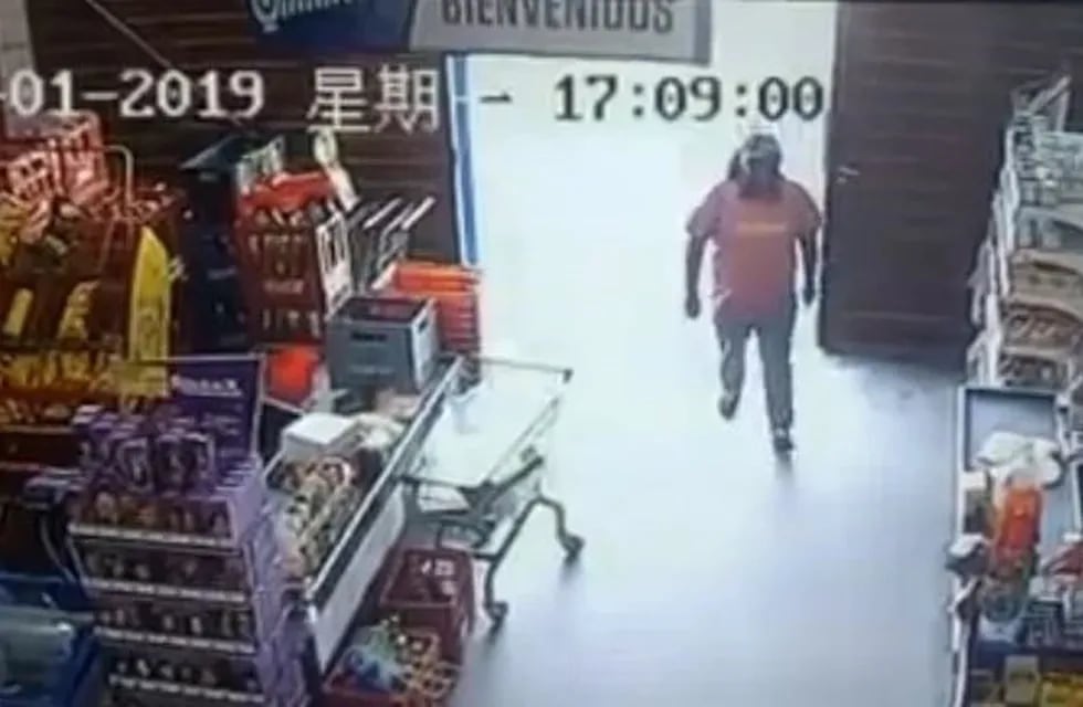 Las imágenes del violento asalto a un supermercado chino (Foto: El Ancasti)