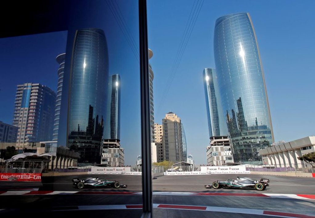 El Gran Premio azerbaiyano se corre en el circuito urbano de Baku, la capital del país europeo que limita con Asia.