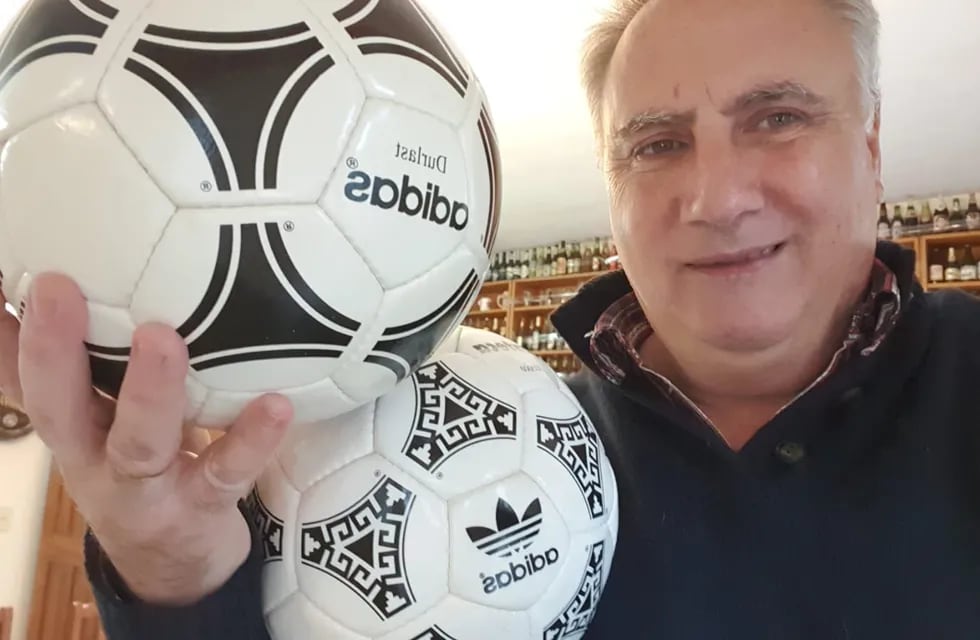Jorge Yovovich, el platense que colecciona pelotas de fútbol de los Mundiales desde el año 1966.