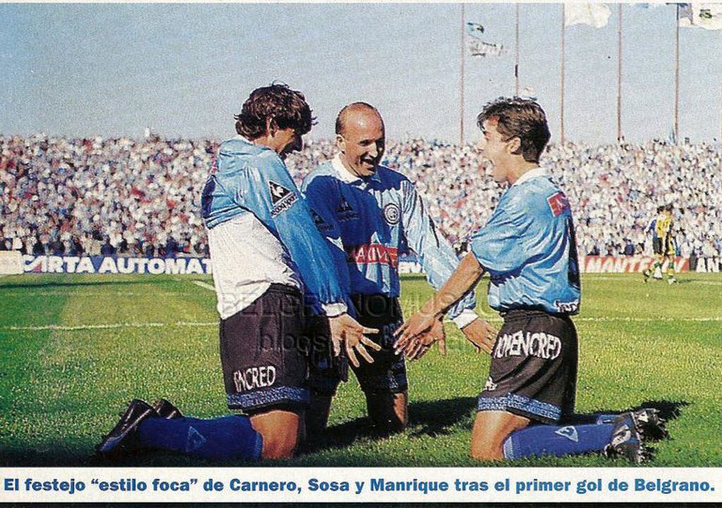 Carnero, Sosa y Manrique festejan en el viejo Estadio Córdoba