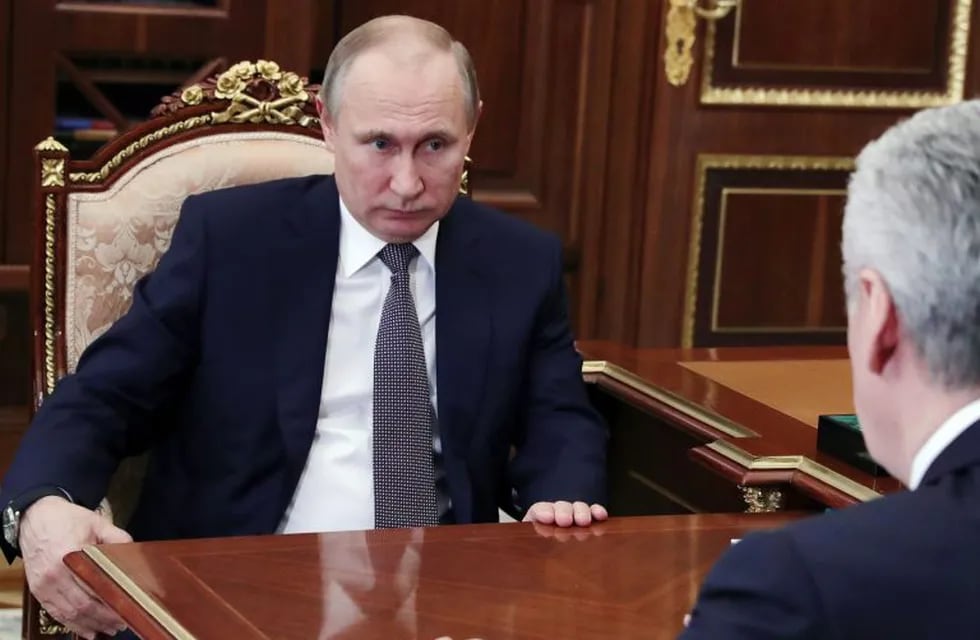 TOPSHOT - Russia's President Vladimir Putin is pictured during his meeting with Moscow's Mayor Sergei Sobyanin in Moscow on April 14, 2018. \nRussia's defence ministry said on April 14 the Western strikes claimed no victims among Syrian civilians or military. / AFP PHOTO / Mikhail KLIMENTIEV
