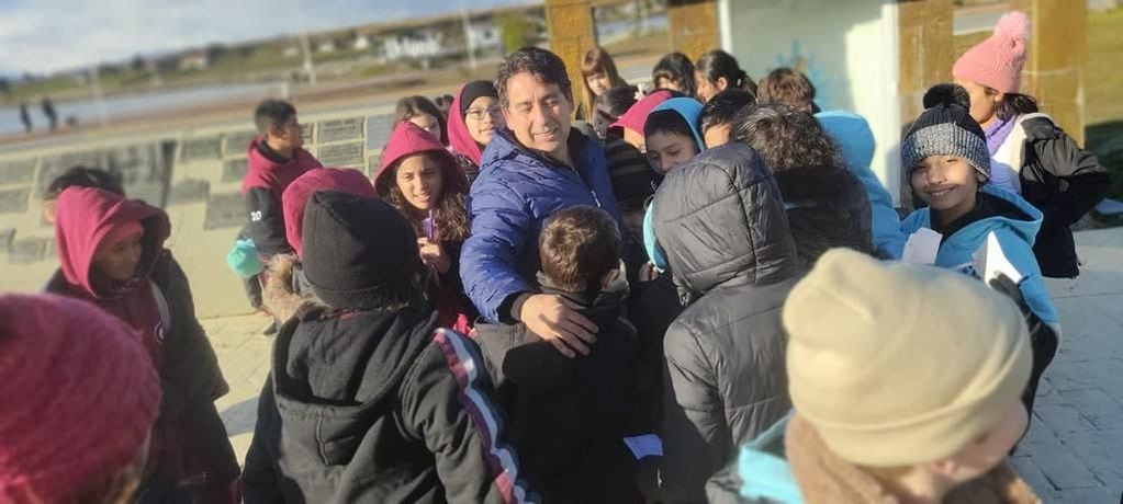 Ushuaia: Secretario de Asuntos de Malvinas recibió a los alumnos del E.M.E.I