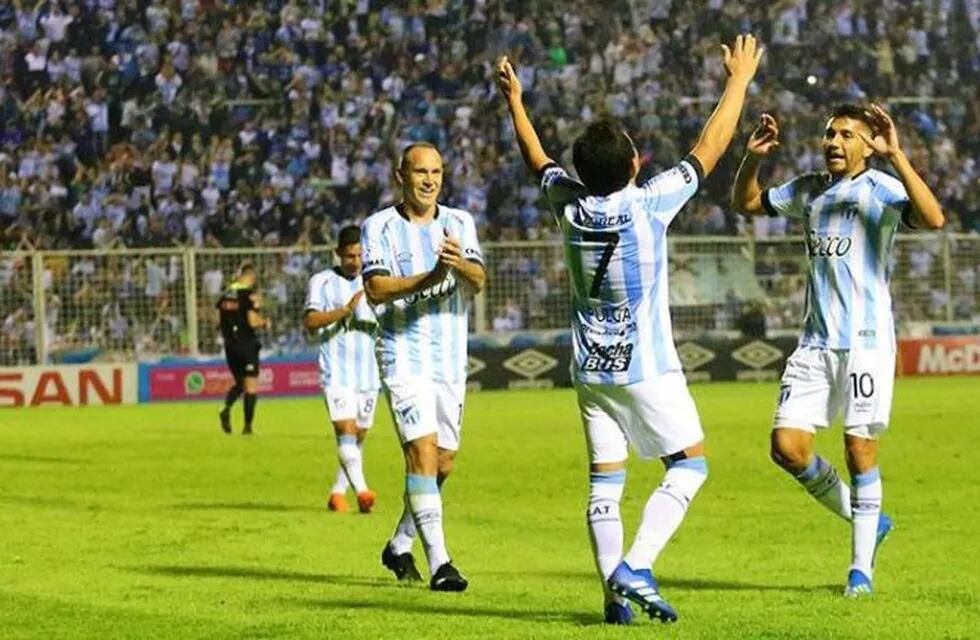 Un gol del Pulga Rodríguez fue elegido el mejor de la primera parte de la Superliga