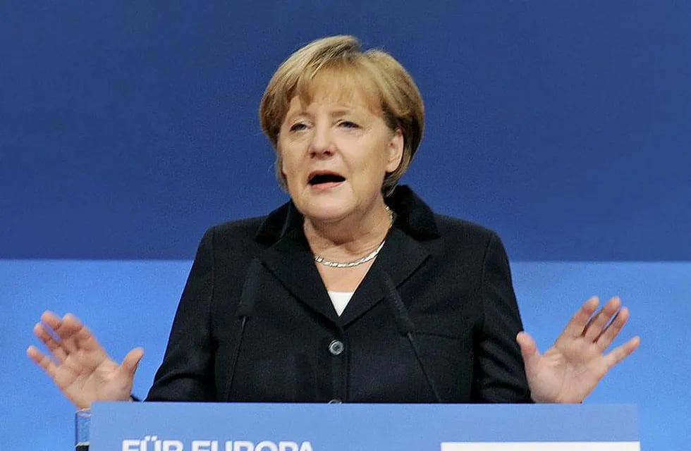 Una de las funcionarias espiadas fue la canciller alemana Ángela Merkel. (AP).