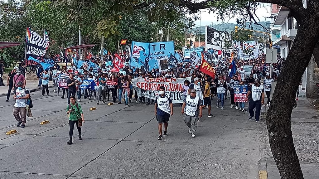 La movilización del martes en San Salvador de Jujuy exigiendo la liberación de los dirigentes sociales Sebastián Copello y Juan Chorolque.