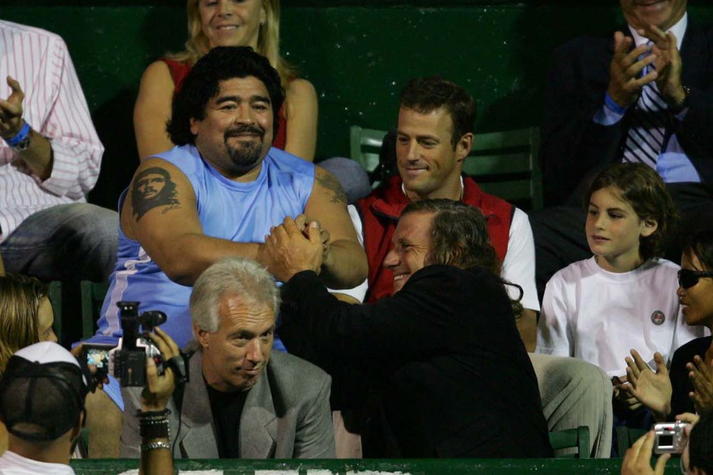Diego Armando Maradona junto a Guillermo Vilas en la Copa Argentina de Tenis (La Voz archivo)