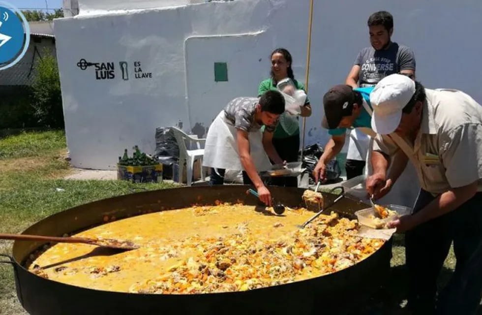 Fiesta del Pollo al Disco con Pan Casero.