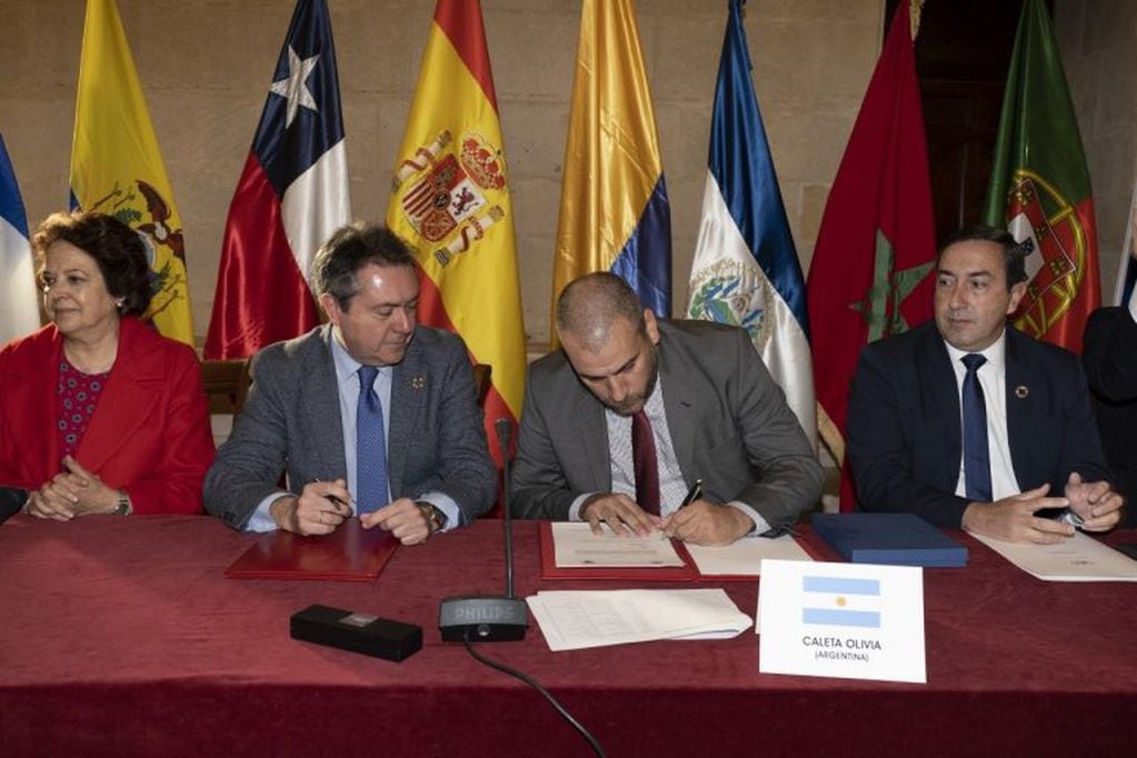 El Intendente de Caleta Olivia Facundo Prades firmó junto al Alcalde de Sevilla Juan Espadas un protocolo de entendimiento