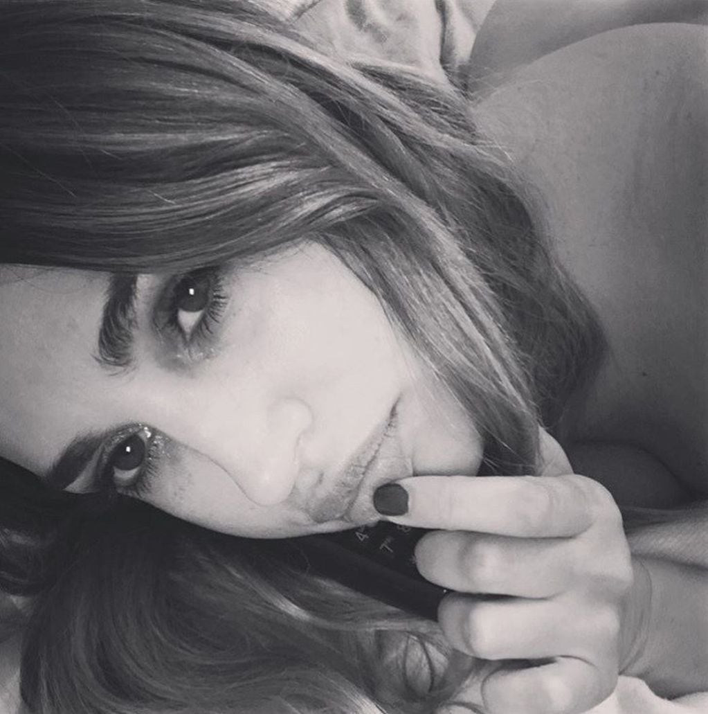 Belén desde la cama. (Instagram/@belufrancese)