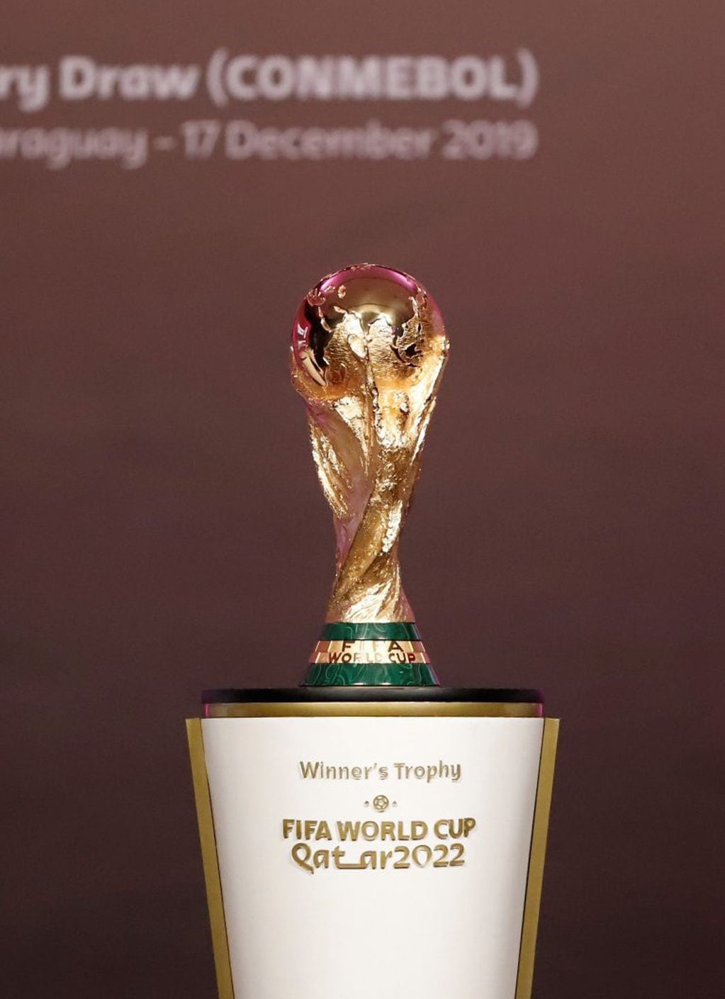 Las selecciones sueñan con el trofeo de la Copa del Mundial de Catar 2022 (EFE/Nathalia Aguilar).
