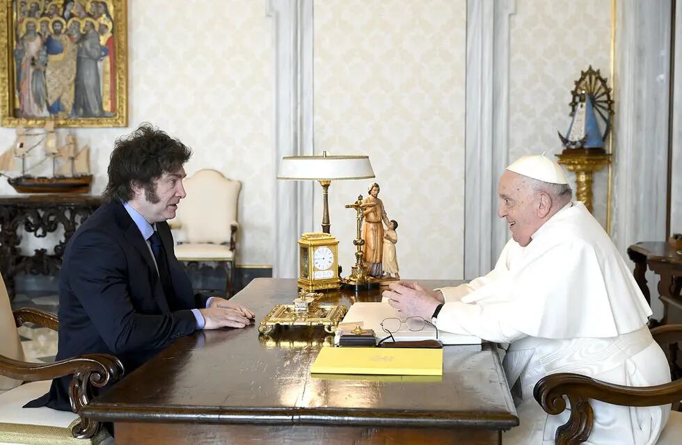 Javier Milei y el papa Francisco, reunidos de manera privada en el Vaticano. Foto: Gentileza