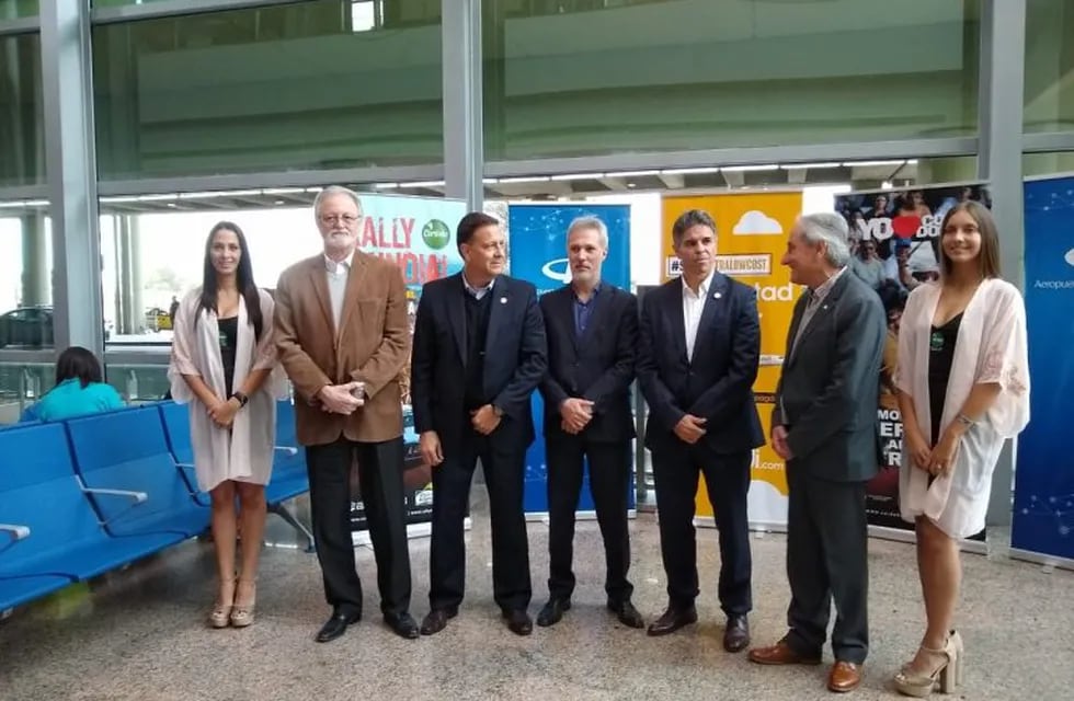 Flybondi inauguró dos nuevas rutas desde Córdoba, hacia Neuquén y Salta.