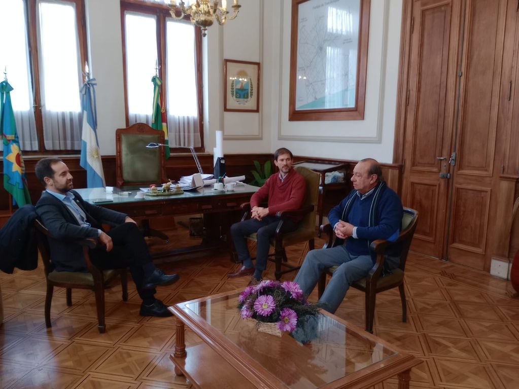 El intendente Carlos Sánchez recibió al nuevo gerente de la sucursal local del Banco Provincia