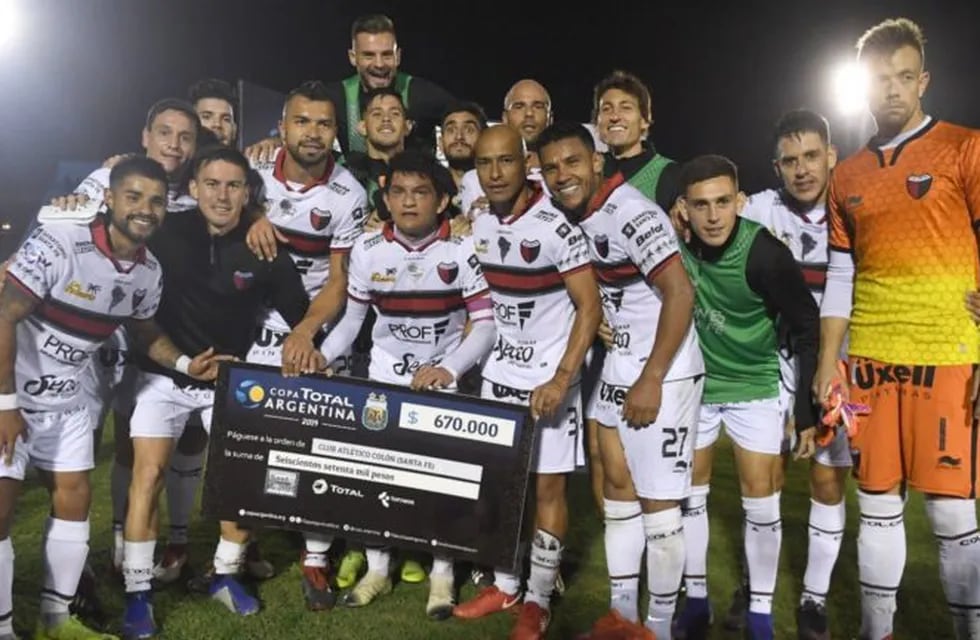 Colón de Santa Fe tras acceder a los cuartos de final de la Copa Argentina 2019. (Archivo)