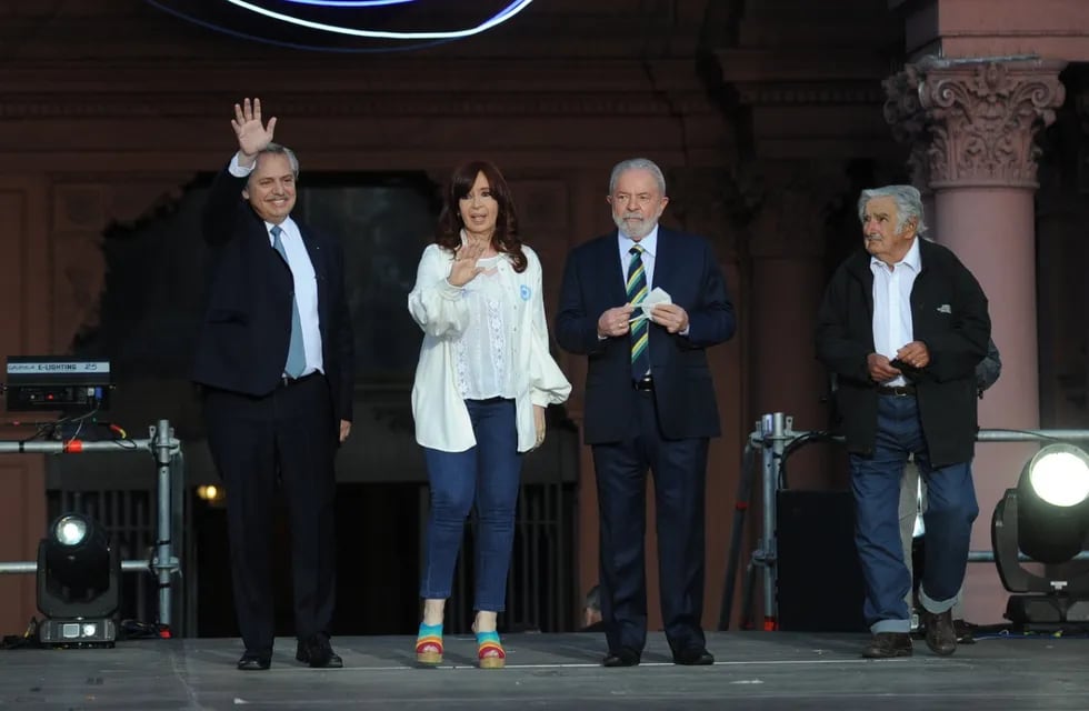 Alberto, Cristina, Lula y Pepe Mujica en el acto por el Día de la Democracia. (Federico López Claro)