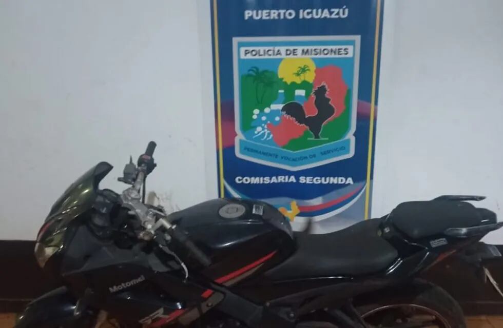 Recuperan una motocicleta presuntamente robada en Puerto Iguazú.