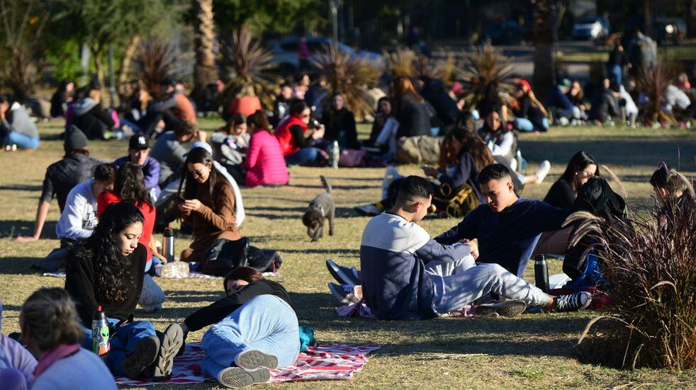 Luego de contestar el Censo 2022, una gran cantidad de gente fue al Parque Sarmiento a disfrutar de la tarde.