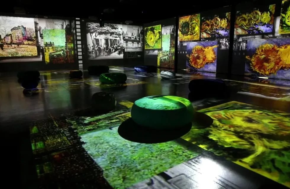 En el Centro de Expresiones Contemporáneas (CEC) de Rosario organizaron una experiencia de arte inmersiva basada en la obra de Vincent Van Gogh.