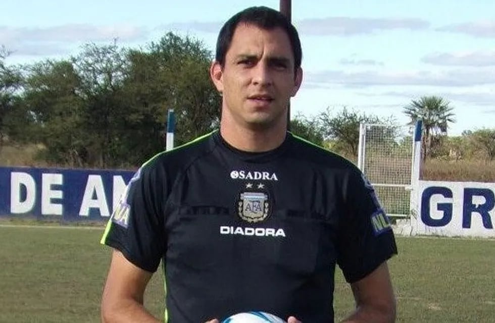 Carlos Córdoba, árbitro.