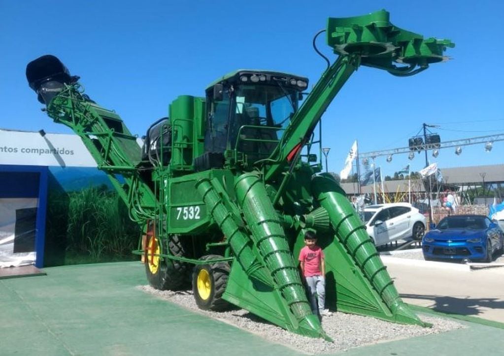 Una máquina cosechadora del Ingenio Ledesma, que estuvo en exhibición en la Expojuy 2018.