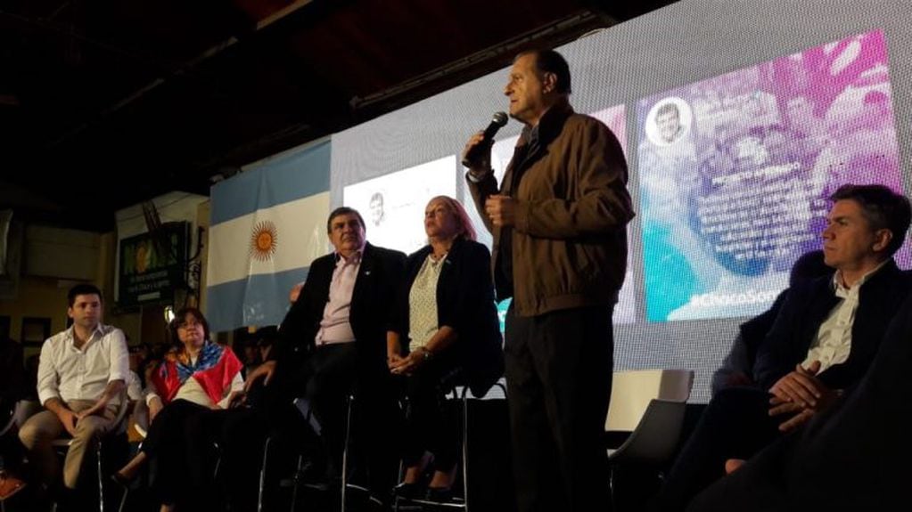 El senador Ángel Rozas fue uno de los principales oradores. (Prensa UCR)