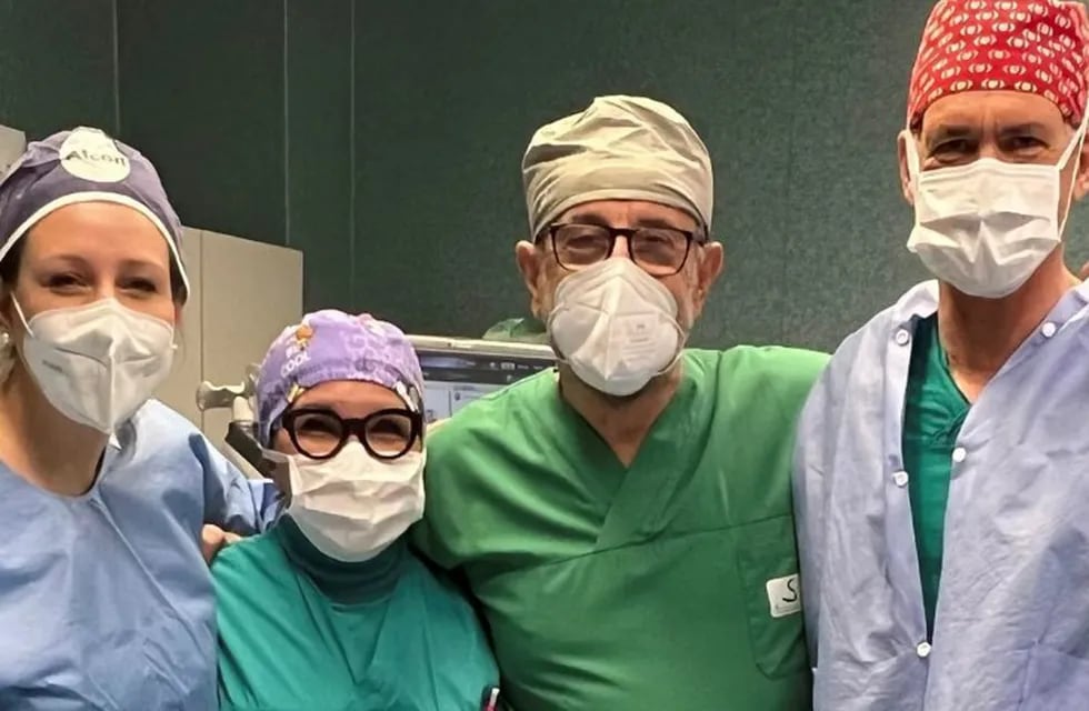 Un italiano de 83 años recuperó la vista del ojo derecho gracias a una novedosa reconstrucción ocular mediante un autotrasplante a partir de su ojo izquierdo, completamente perdido desde hace 30 años.