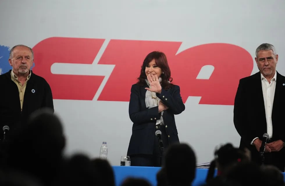 Cristina Kirchner en el acto del Día de la Bandera en la CTA. Foto: Clarín.