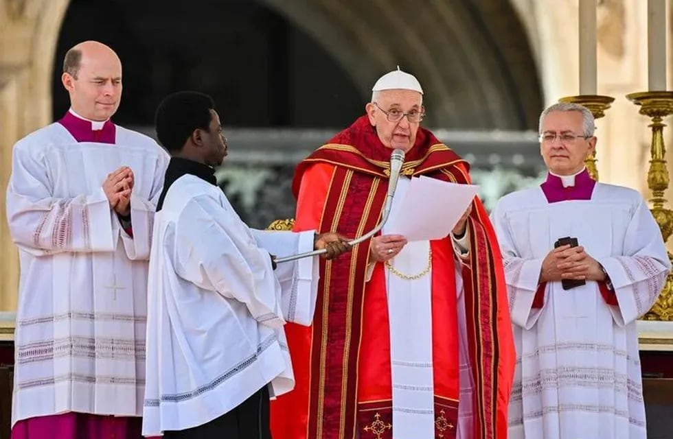 El Papa, durante el Angelus este Domingo de Ramos. (AFP)