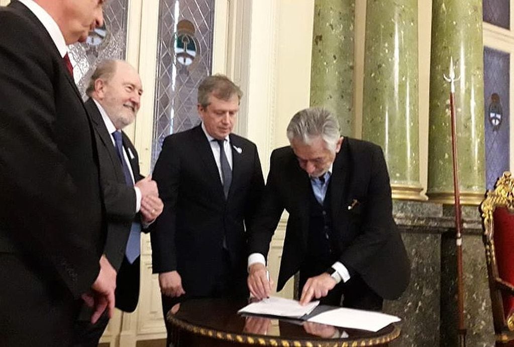 Verna y Rodríguez Saá presentaron este jueves el Tratado “El Caldén” en el Senado de la Nación y en la Cámara de Diputados.