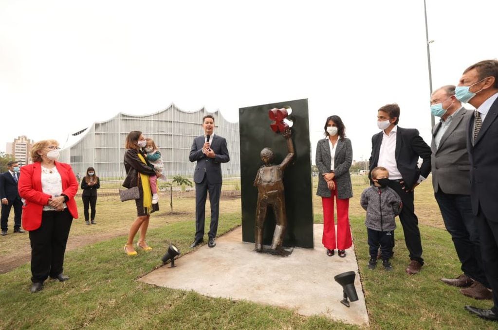 La escultura simboliza la dignidad y derechos de las personas con síndrome de Down (Prensa Gobierno)