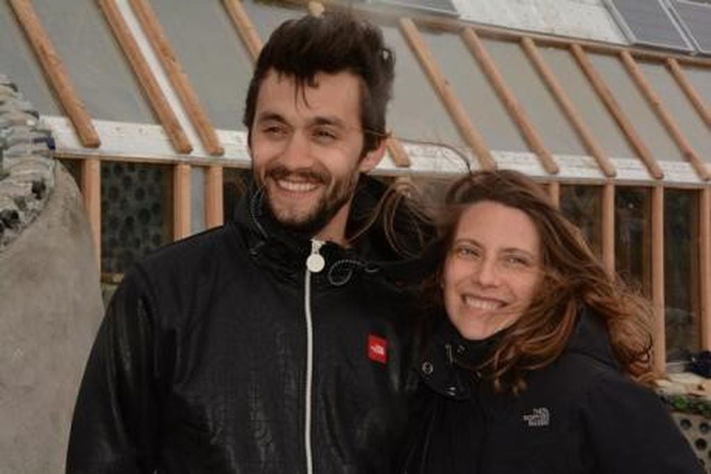 Mariano Torre junto a su pareja, Elena Roger, en Navetierra, Ushuaia.
(foto web)