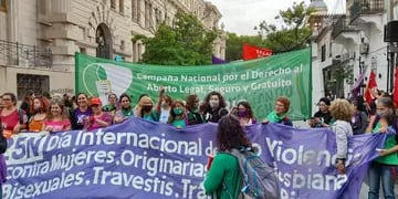 Masiva marcha contra la violencia de género en Rosario