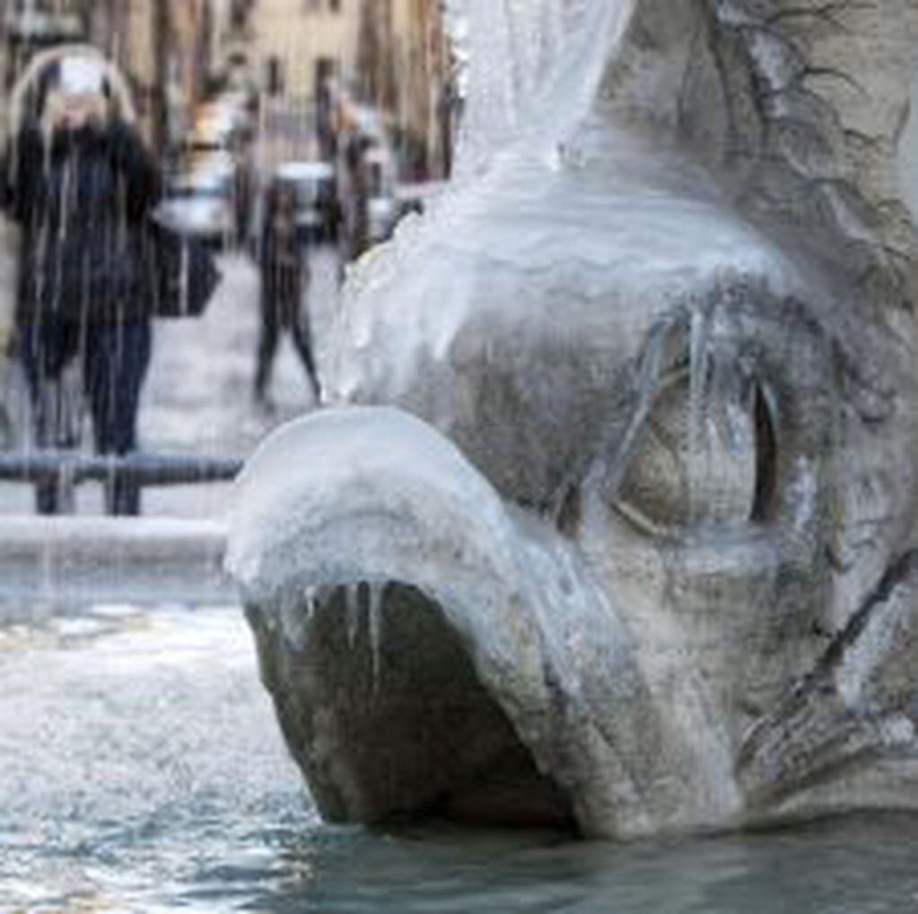 A detail ot the Triton fountain with icicles at Barberini square in downtown Rome, Italy, 09 January 2017. Heavy snowfall and below-freezing temperatures on Monday continued to grip Italy. ANSA/ MASSIMO PERCOSSI