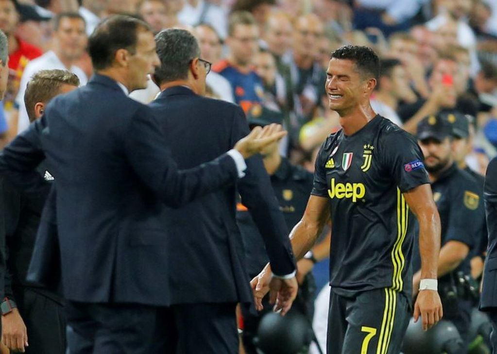 Cristiano Ronaldo se fue expulsado en su debut en Champions con Juventus. Foto: REUTERS.
