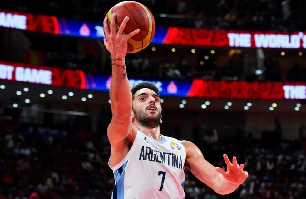 Argentina's Facundo Campazzo (C) and Nicolas Laprovittola (R) celebrate their victory at the end of the Basketball World Cup semi-final game between Argentina and France in Beijing on September 13, 2019. (Photo by GREG BAKER / AFP)