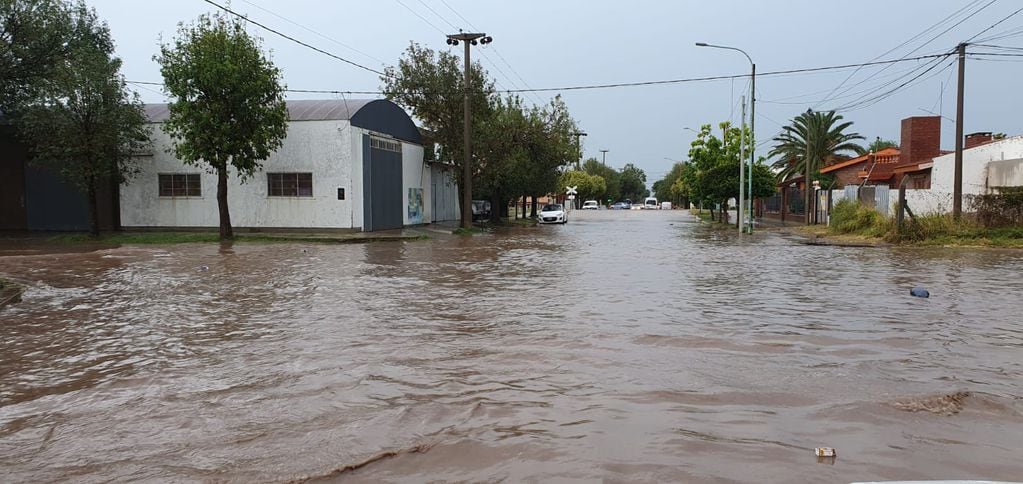 Algunos sectores de la localidad se vieron abnegados a raíz de las intensas lluvias.