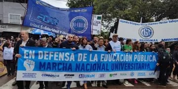 Marcha por la universidad pública: pese a las inclemencias climáticas Misiones se unió a la masiva movilización